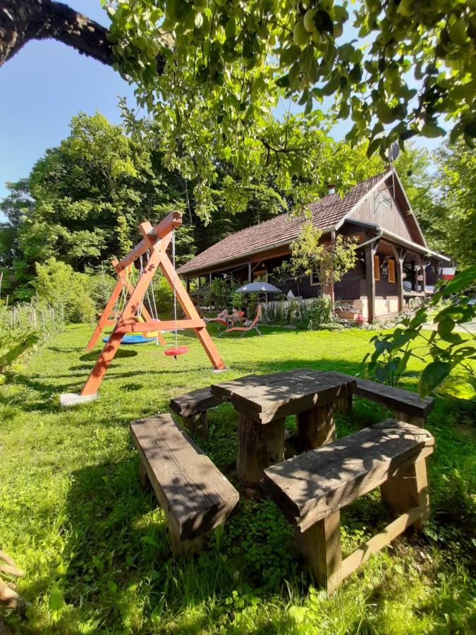 Kuca Viola, Traditional Wooden House In Tuhelj Esterno foto