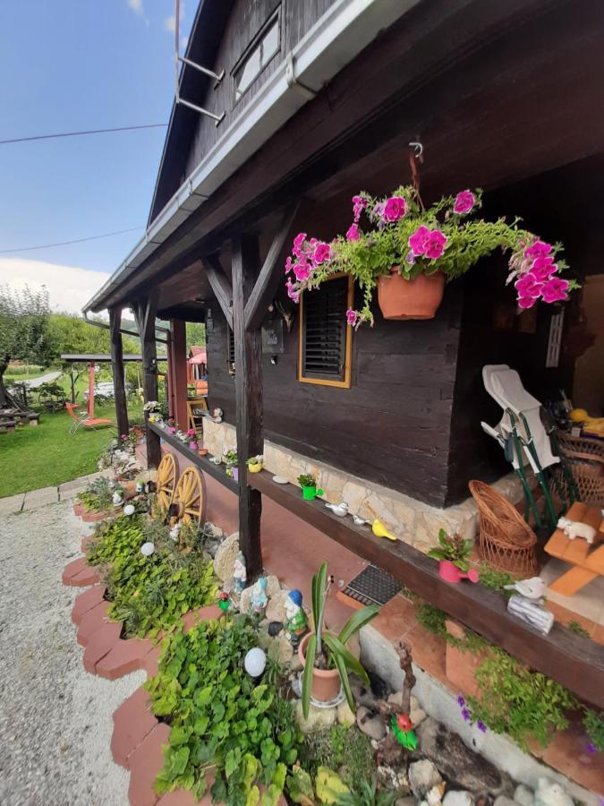 Kuca Viola, Traditional Wooden House In Tuhelj Esterno foto
