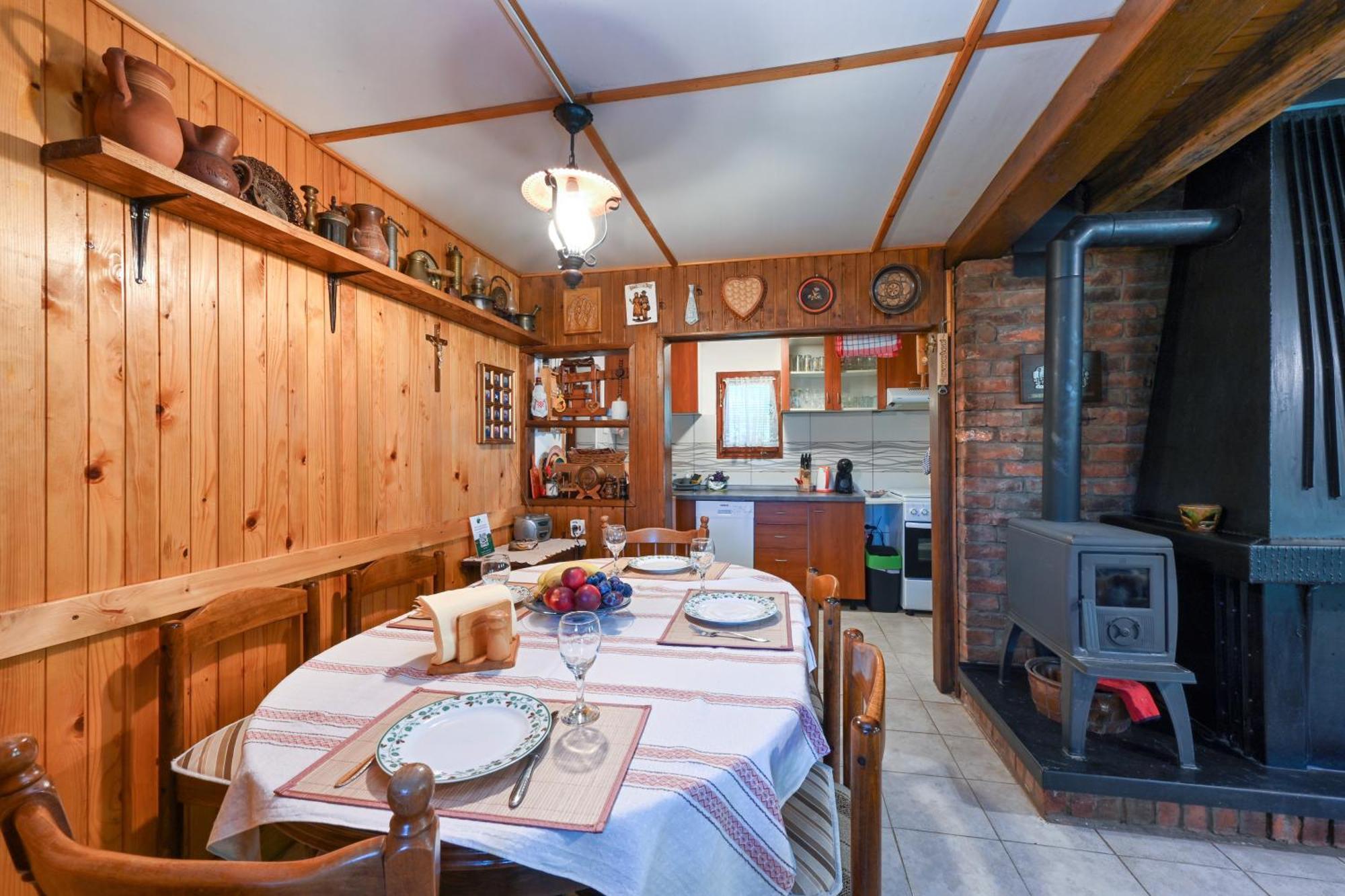 Kuca Viola, Traditional Wooden House In Tuhelj Esterno foto