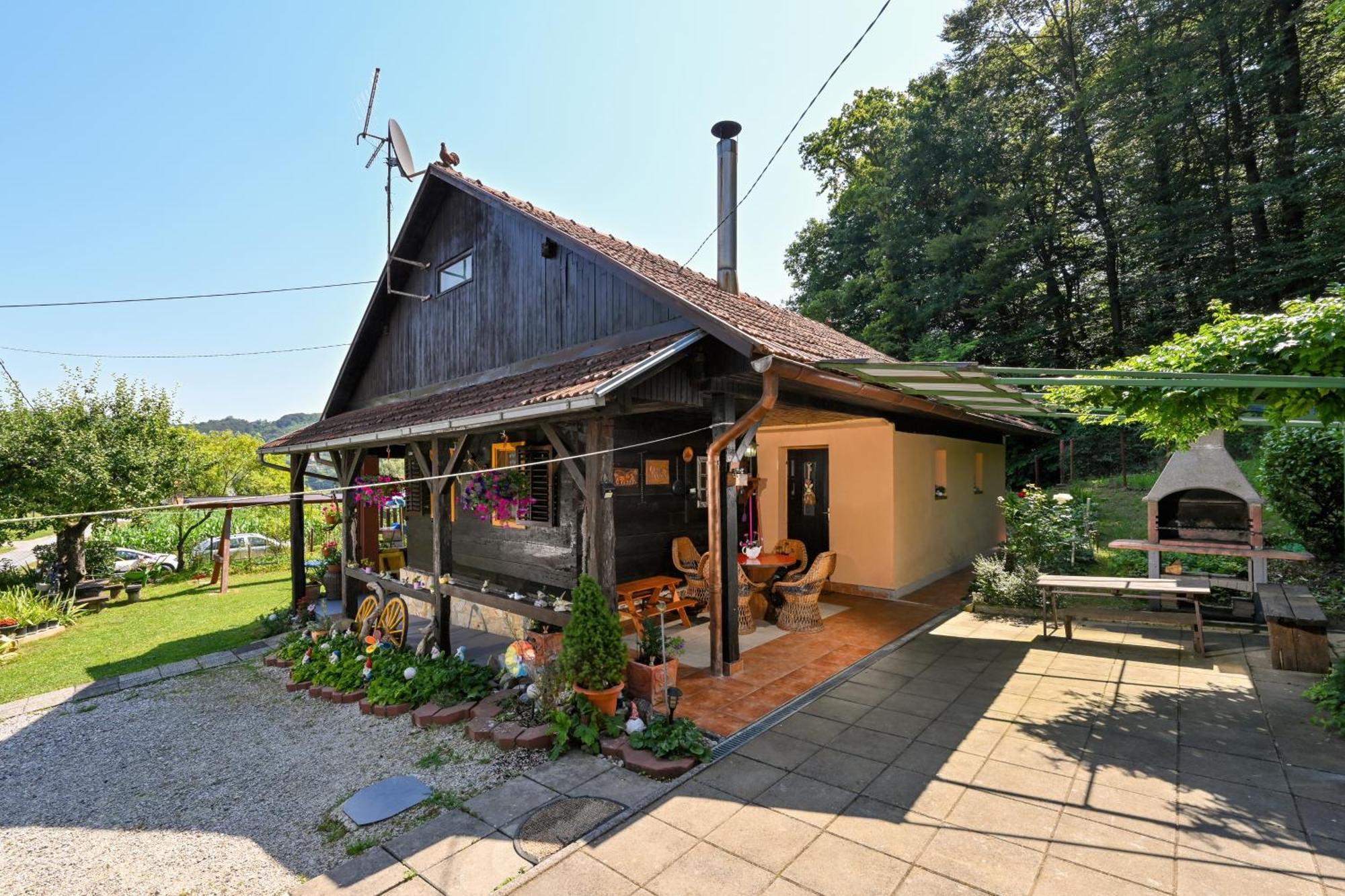 Kuca Viola, Traditional Wooden House In Tuhelj Esterno foto